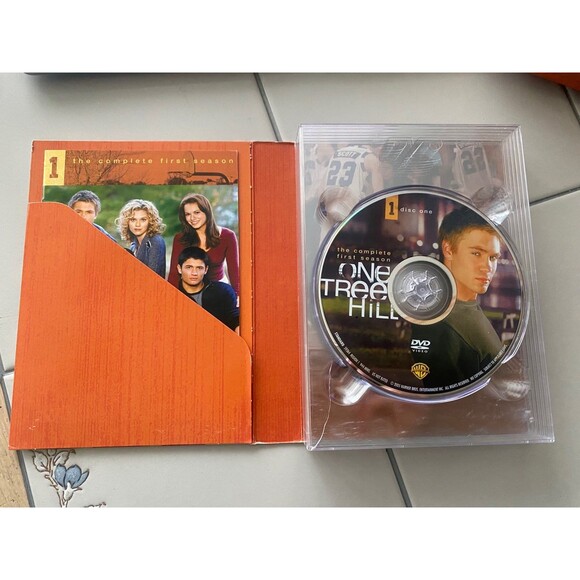 One Tree Hill DVD set - Complete First Season and Complete Second Season - Picture 3 of 6